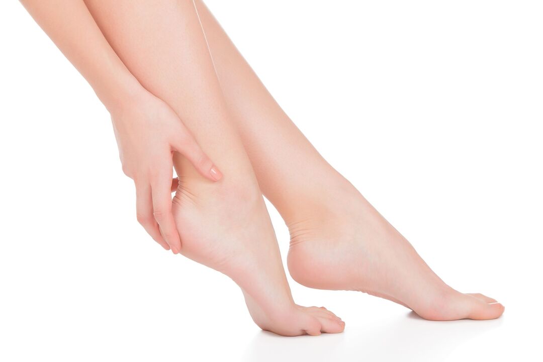 Beso eta hanka osasuntsuak onddo demyxil krema tratatu ondoren